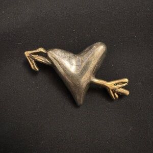 Vintage Sterling Silver Heart-Shaped Brooch with Arrow Design